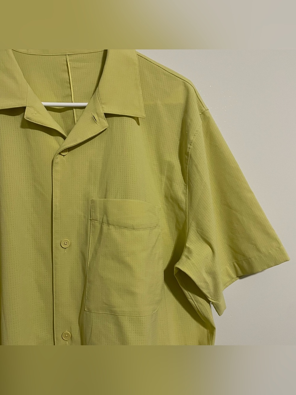 Lululemon Men’s Lime Green Sz Large Button Up Athletic Light Weight Golf Shirt